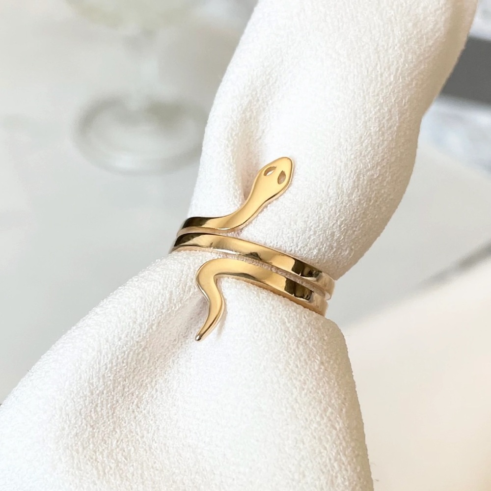 Serpentine Ring